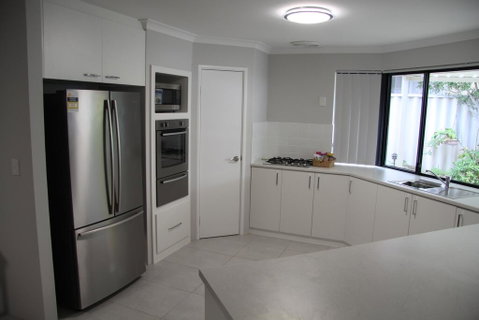 Warnbro Beach Family Accommodation - Holiday Find 1