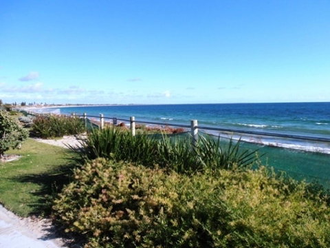Warnbro Beach Family Accommodation - Holiday Find 3