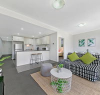 WARRICK FRAM 3 BEDS APT FREE PARKING WALK TO WESTFIELD CLOSE TO HOSPITAL NWF003 - Holiday Find