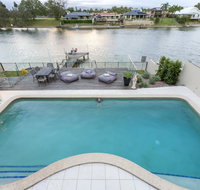 Waterfront Entertainer - Holiday Find