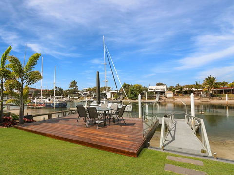 WATERFRONT HOME BORDERING MOOLOOLABA - Holiday Find 1
