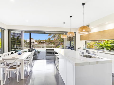 WATERFRONT HOME BORDERING MOOLOOLABA - Holiday Find 3