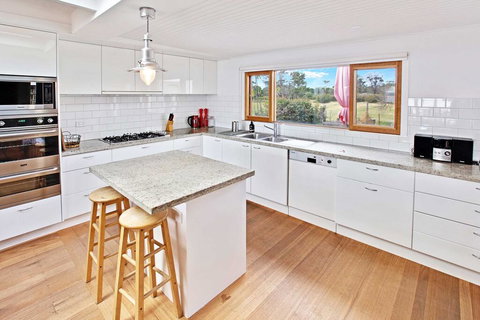 Waterfront Sanctuary - Raymond Island Getaway - Holiday Find 3