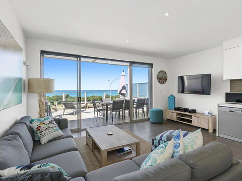 WATERFRONT SEVEN - In The Heart Of Lorne - Holiday Find 3
