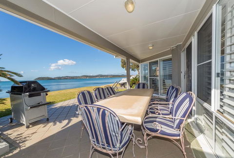 Waterfront Wonderland Foreshore Drive 41 - Holiday Find 0