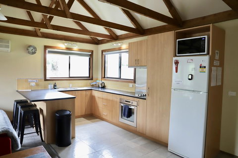 Red Ceder Cottage - Great Ocean Road - Port Campbell - Holiday Find 11