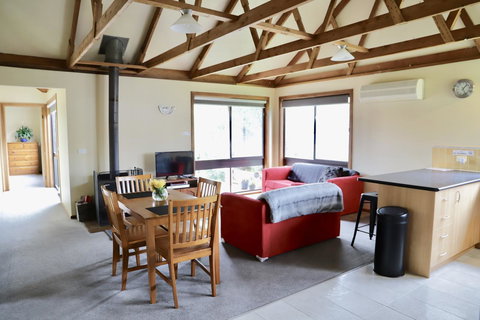 Red Ceder Cottage - Great Ocean Road - Port Campbell - Holiday Find 12