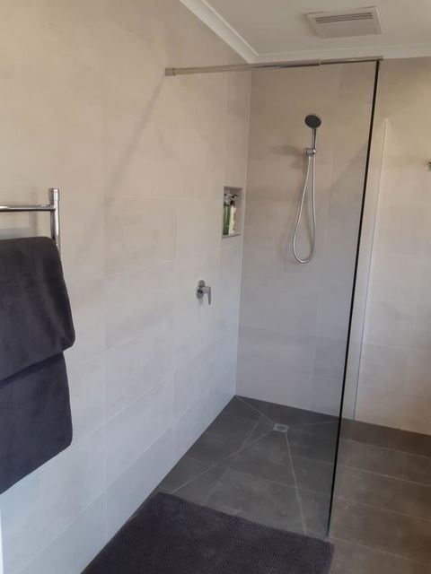 Elevated Holiday House Overlooks Tranquil Wetlands - Holiday Find 4