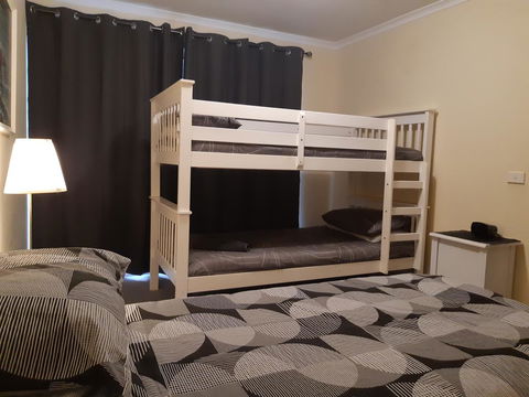 Elevated Holiday House Overlooks Tranquil Wetlands - Holiday Find 7