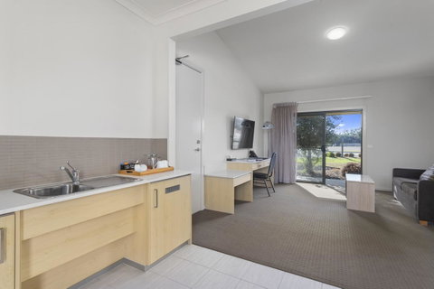 Quality Hotel Point Cook - Holiday Find 10