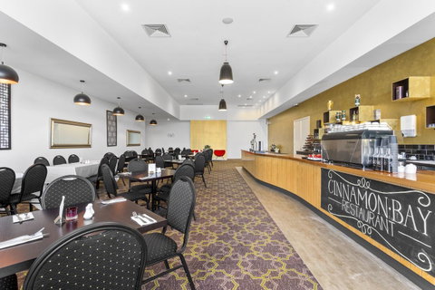 Quality Hotel Point Cook - Holiday Find 17