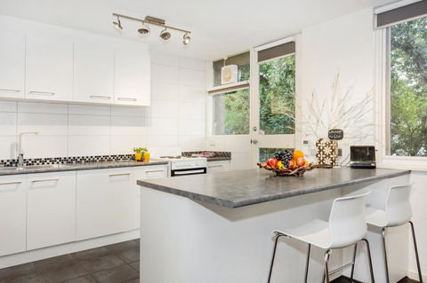 Melbourne Villa - Holiday Find 8