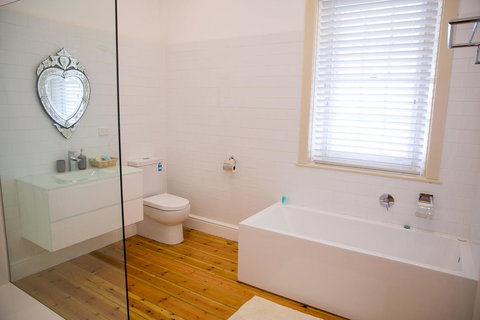 Cape Nelson Lighthouse - Holiday Find 12