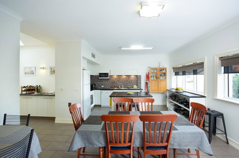Austral Place 88 Via Merri River - Holiday Find 2