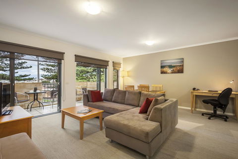 Quest Warrnambool - Holiday Find 14