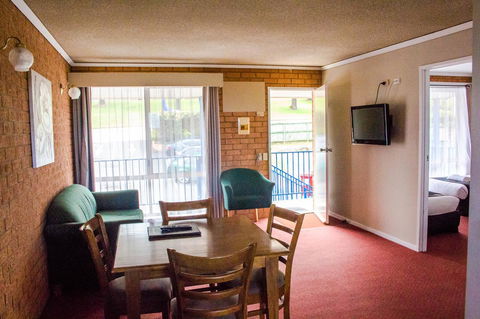 Blue Whale Motor Inn & Apartments - Holiday Find 2
