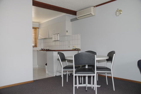 Blue Whale Motor Inn & Apartments - Holiday Find 28