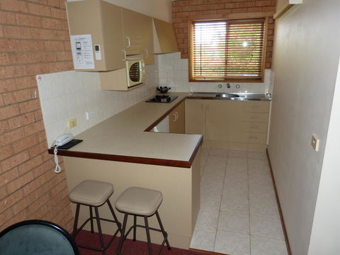Blue Whale Motor Inn & Apartments - Holiday Find 25