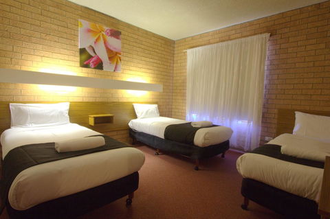 Blue Whale Motor Inn & Apartments - Holiday Find 21