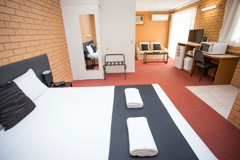 Blue Whale Motor Inn & Apartments - Holiday Find 3