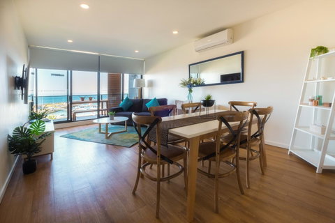 Waterfront Apt 234 Marinaquays - Holiday Find 17
