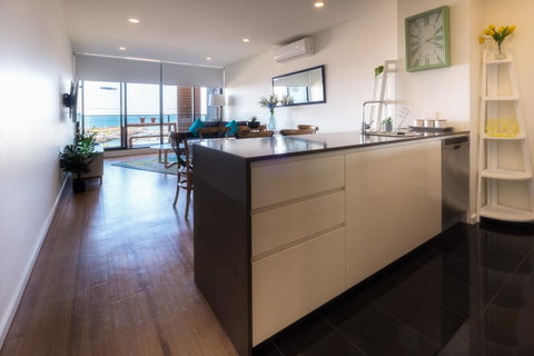 Waterfront Apt 234 Marinaquays - Holiday Find 14