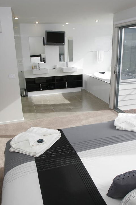 104 On Merri Apartments - Holiday Find 5