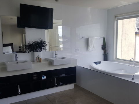 104 On Merri Apartments - Holiday Find 19