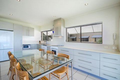 Sunseeker Holiday Apartments - Holiday Find 26