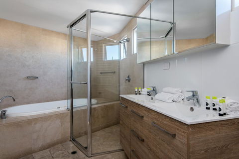 Noosa Blue Resort - Holiday Find 18