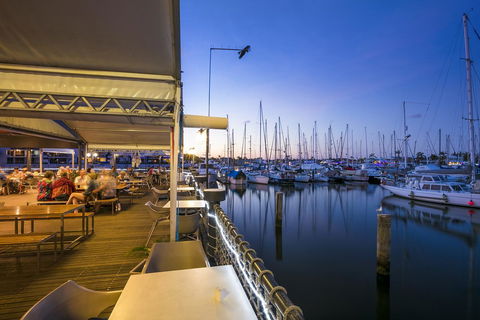 Nightcap At Kawana Waters Hotel - Holiday Find 10