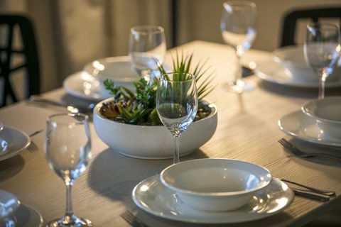 Nightcap At Kawana Waters Hotel - Holiday Find 38