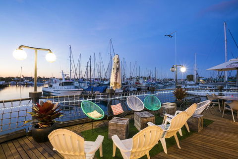 Nightcap At Kawana Waters Hotel - Holiday Find 8