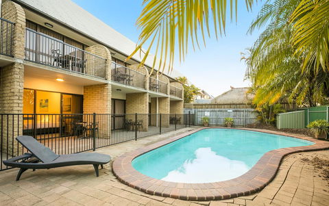 Nightcap At Kawana Waters Hotel - Holiday Find 5