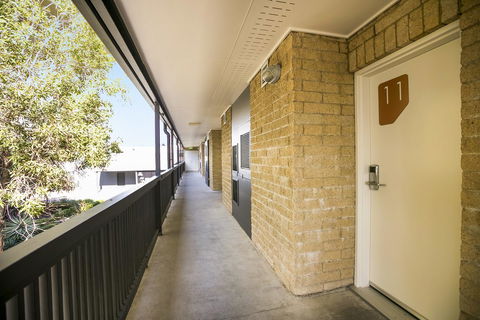 Nightcap At Kawana Waters Hotel - Holiday Find 15