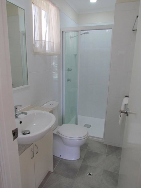 Alex Beach Cabins And Tourist Park - Holiday Find 37