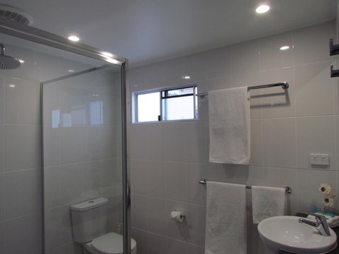 Alex Beach Cabins And Tourist Park - Holiday Find 1