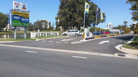 Alex Beach Cabins And Tourist Park - Holiday Find 19