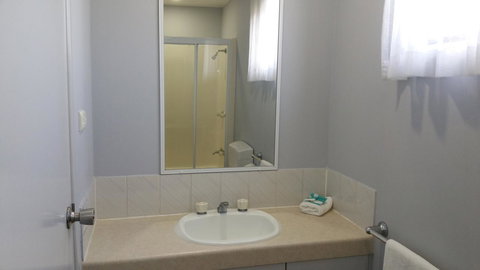 Alex Beach Cabins And Tourist Park - Holiday Find 2