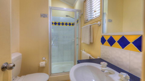 Alex Beach Cabins And Tourist Park - Holiday Find 3