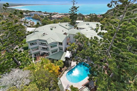 The Lookout Resort Noosa - Holiday Find 0