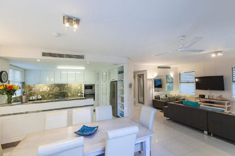 Emerald Noosa - Holiday Find 9