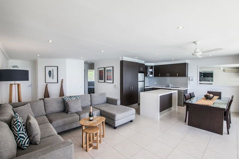 Noosa Harbour Resort - Holiday Find 32