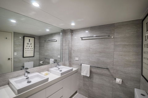 Noosa Harbour Resort - Holiday Find 38