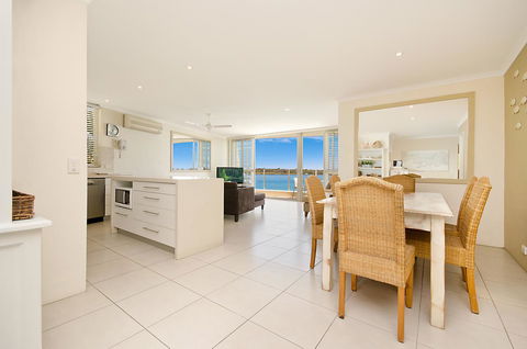 Noosa Harbour Resort - Holiday Find 44