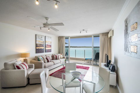 Noosa Harbour Resort - Holiday Find 11