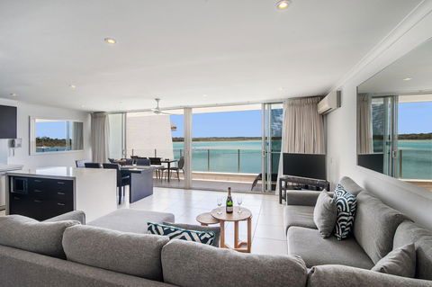 Noosa Harbour Resort - Holiday Find 34