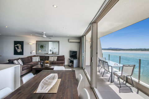 Noosa Harbour Resort - Holiday Find 25