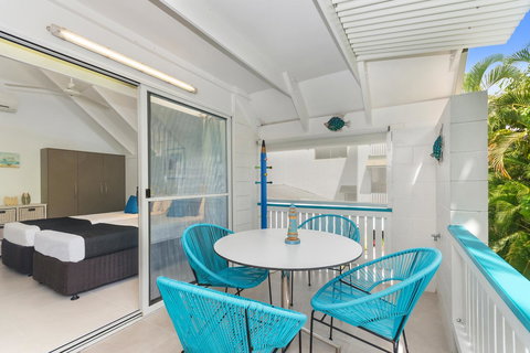 By The Sea Port Douglas - Holiday Find 10