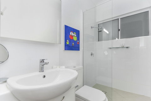 By The Sea Port Douglas - Holiday Find 14